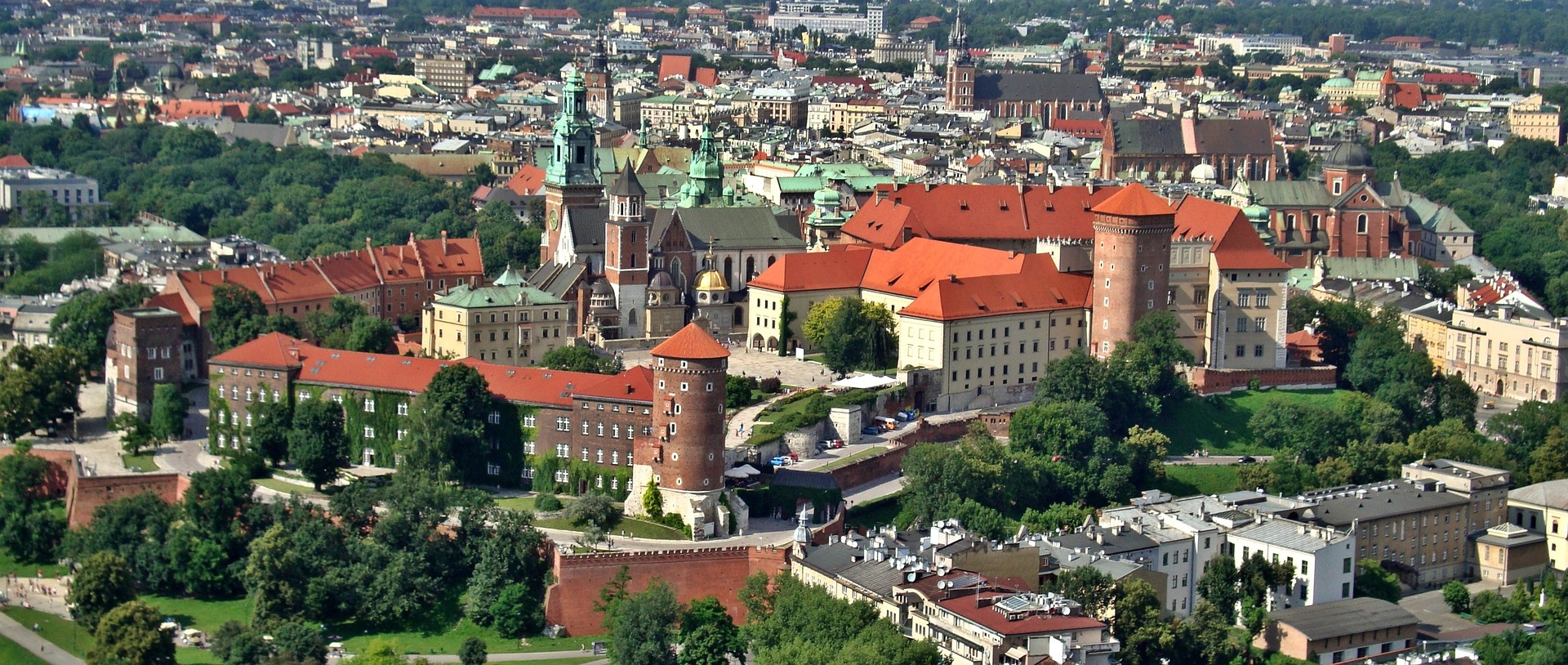 Parkowanie auta na lotnisku. Czy to bezpieczne?