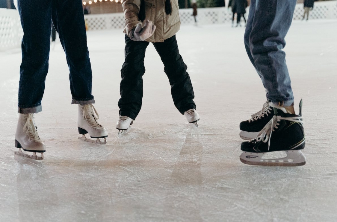 TAURON Arena Kraków oferuje rodzinom i młodzieży bezpłatne korzystanie z lodowiska podczas ferii 2024