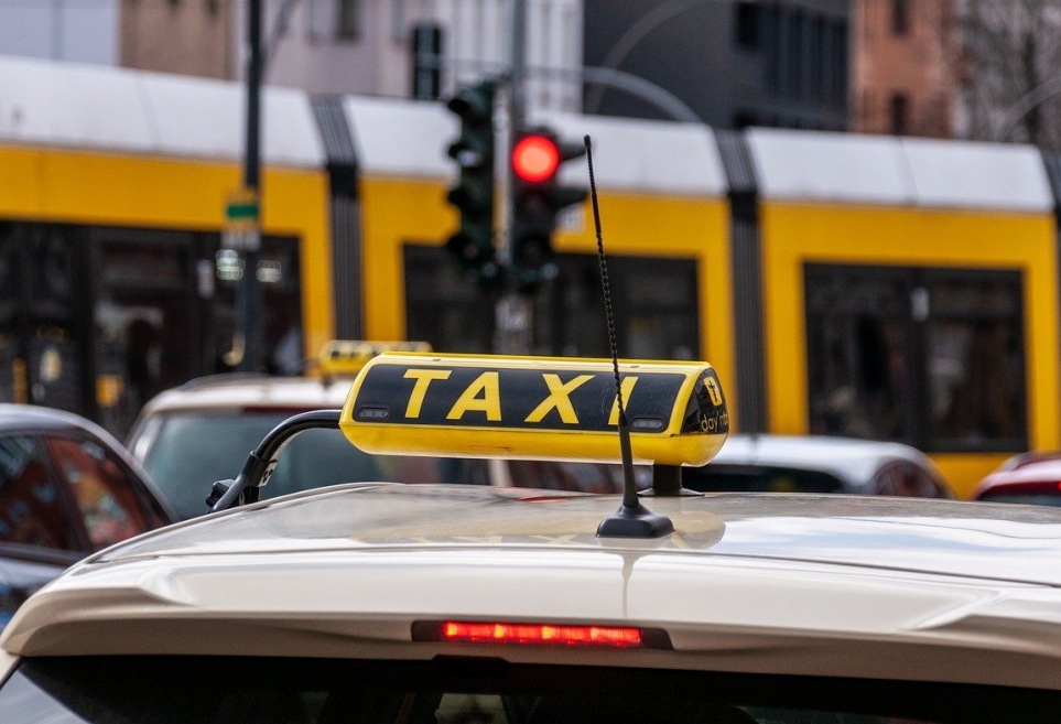 Ukraiński taksówkarz z Krakowa zatrzymany za niebezpieczną jazdę i prowadzenie pojazdu pod wpływem alkoholu