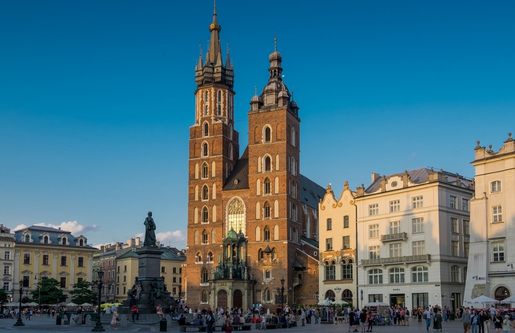 Donośny głos Dzwonu Zygmunt rozbrzmiewa nad Krakowem w solidarności z odnowioną katedrą Notre-Dame