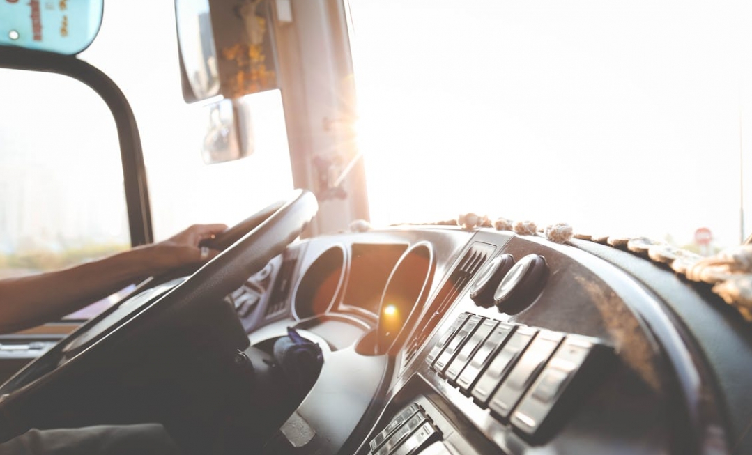 Awaria autobusu w Krakowie: Utrudnienia na ulicy Pawiej spowodowane problemami technicznymi z pojazdem MPK