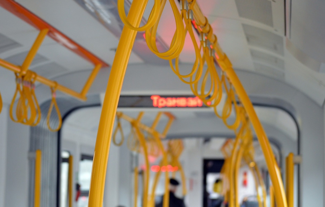 Ul. Długa w Krakowie – kres dla blokowania tramwajów przez nieodpowiednio zaparkowane pojazdy?