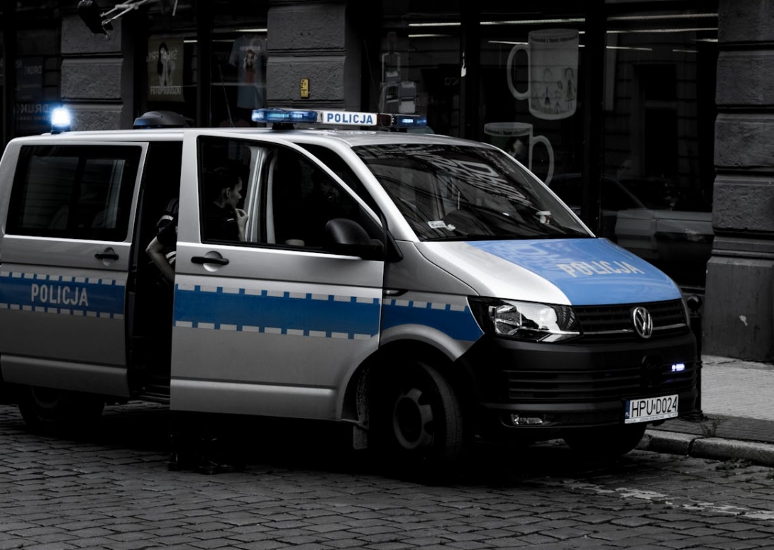 Policja w Krakowie zatrzymuje dwa podmioty podejrzane o posiadanie i handel narkotykami