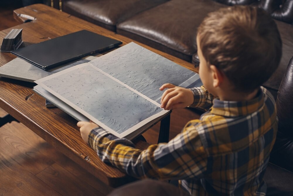 Bezpieczne dzieci w Ogniku: Jak strażacy uczą maluchy radzić sobie z zagrożeniami w domu