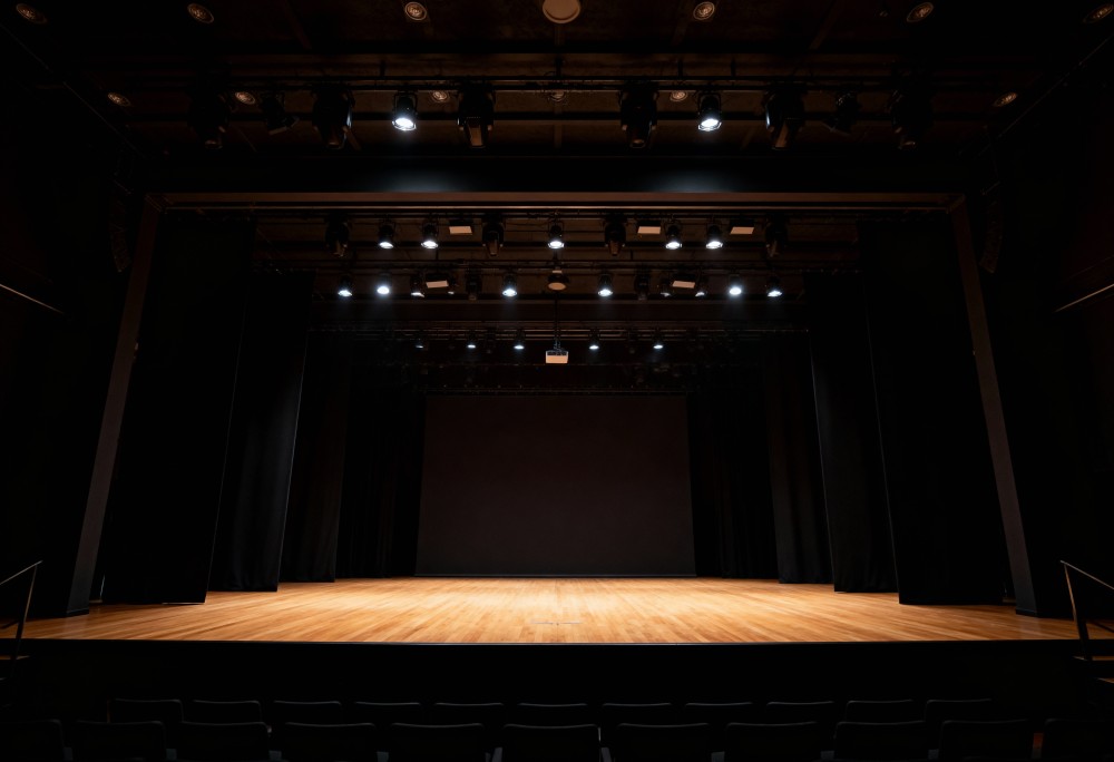 Emocjonalna podróż w „Przyjaznych duszach” – spektakl, który musisz zobaczyć!