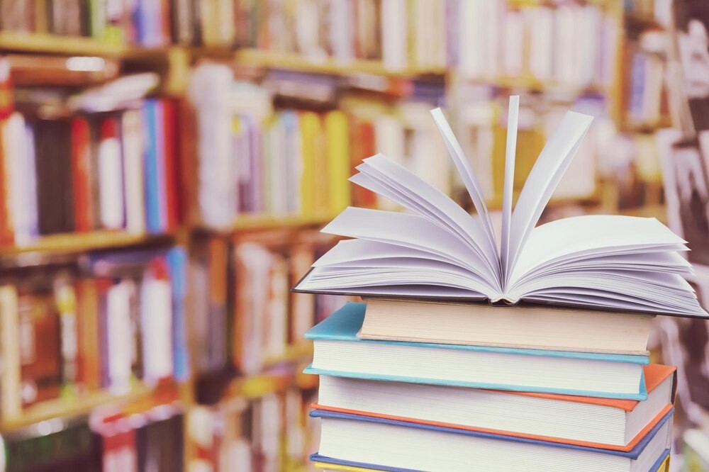 Odkryj magię słów: Wernisaż i spotkanie z dr Karoliną Grodziską!