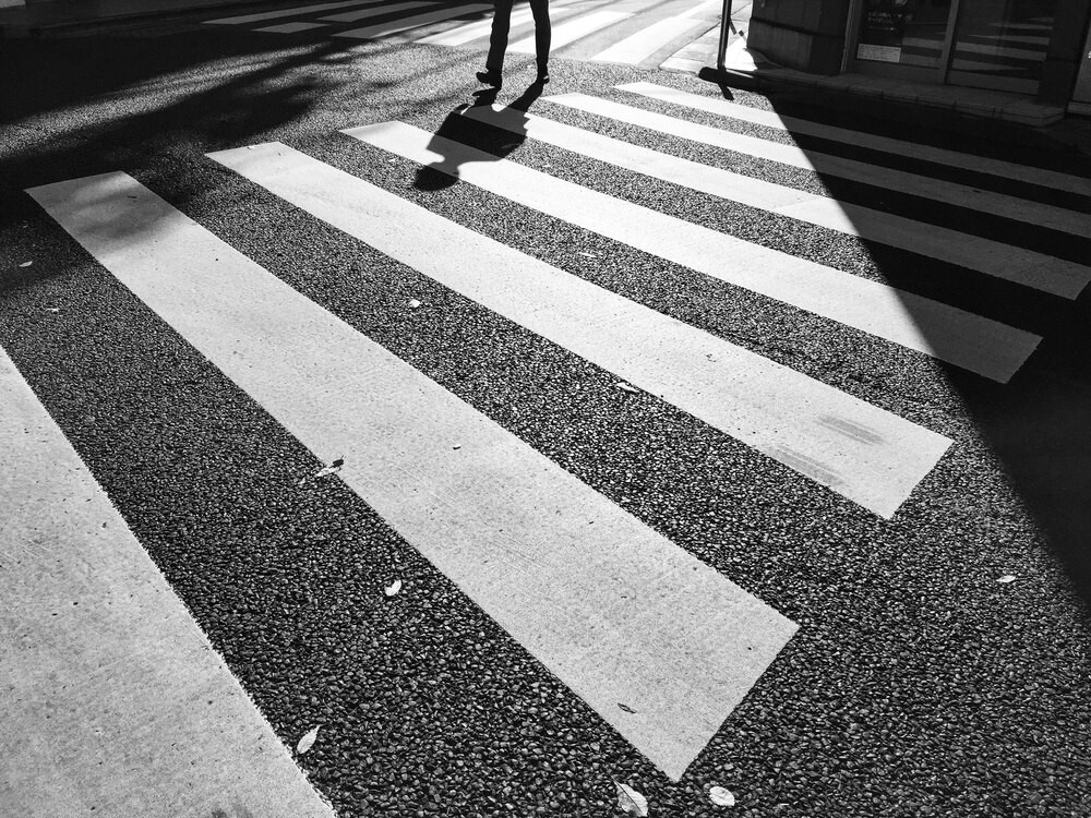 Tragedia na drodze: pieszy nie żyje po zderzeniu z samochodem