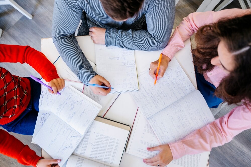 Kibicuj z klasą: Edukacyjne warsztaty dla małych pacjentów w szpitalu