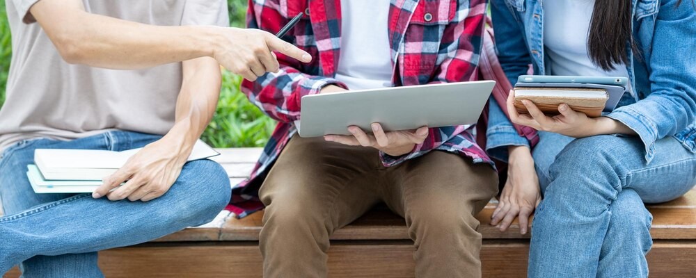 Bezpieczne klikanie: Młodzieżowe warsztaty o cyberprzemocy i empatii