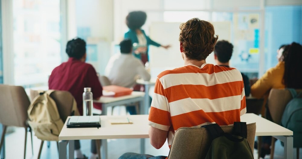 Kraków: Kontrowersyjne zawieszenie dyrektora XLIV LO wstrząsa społecznością szkolną