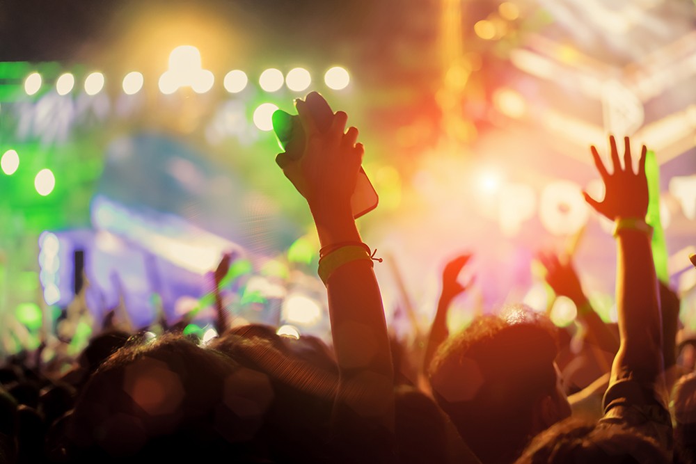 Muzyczna podróż z Sewerynem Krajewskim: koncert pełen nostalgii!