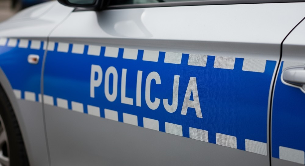 Przemoc domowa w Dobrej: 51-latek aresztowany za brutalne ataki na matkę