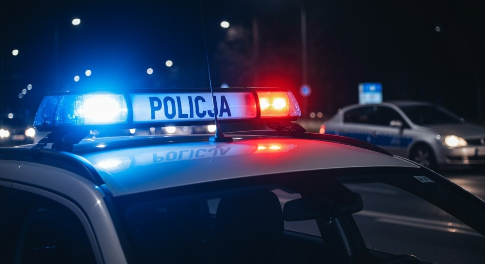 Nocny złodziej znaków drogowych złapany na gorącym uczynku