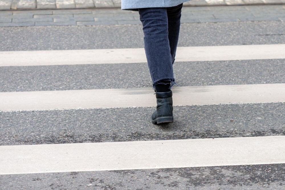 Motocyklista w szpitalu po zderzeniu z sarną na drodze w Kętach