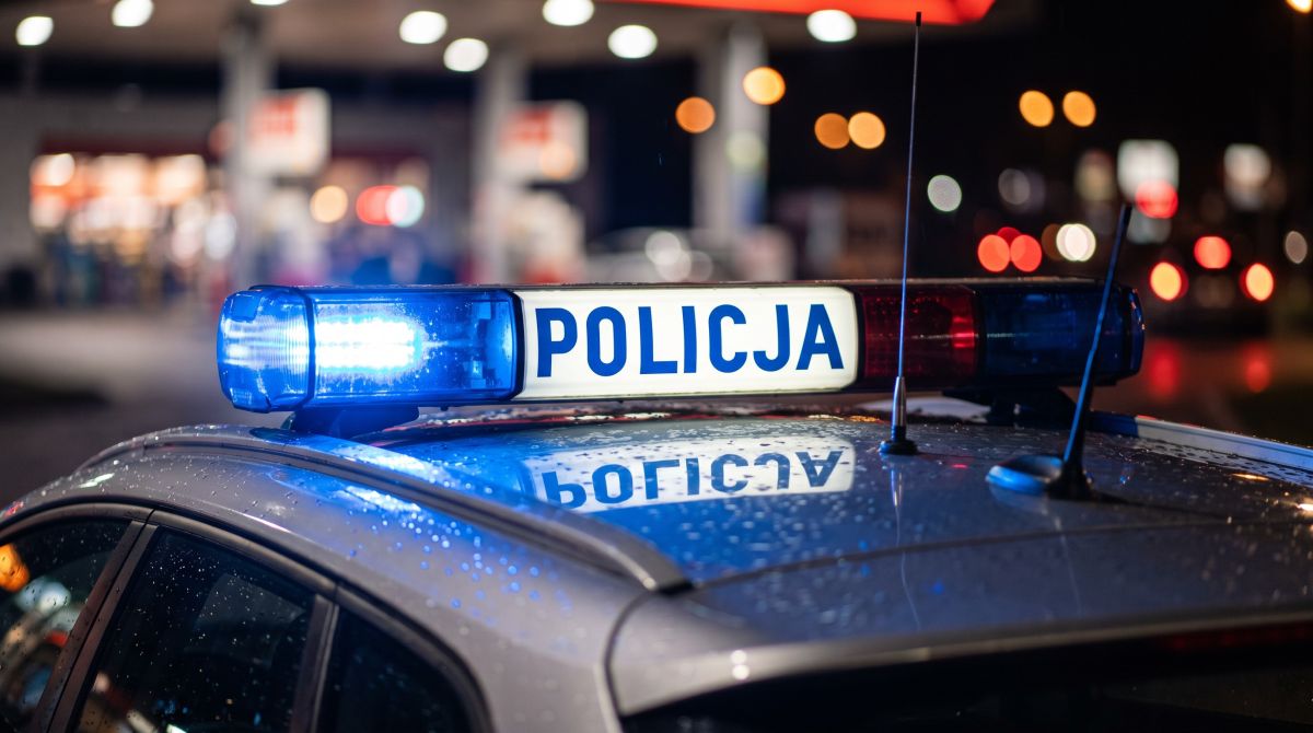 23-latek aresztowany za handel narkotykami przez paczkomaty – 7,5 kg środków odurzających w 13 przesyłkach.