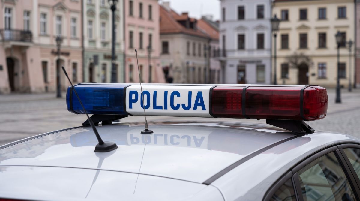 Nowe radiowozy w Krakowie: Wzmocnienie bezpieczeństwa dzięki współpracy lokalnych władz